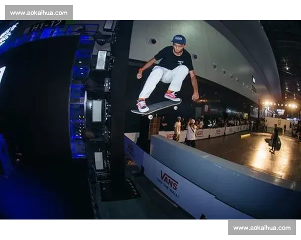 红牛 Wall Ride Showdown 重返威尼斯海滩:滑板传奇与新势力的墙面对决 红牛 Wall Ride Showdown 重返威尼斯海滩:滑板传奇与新势力的墙面对决