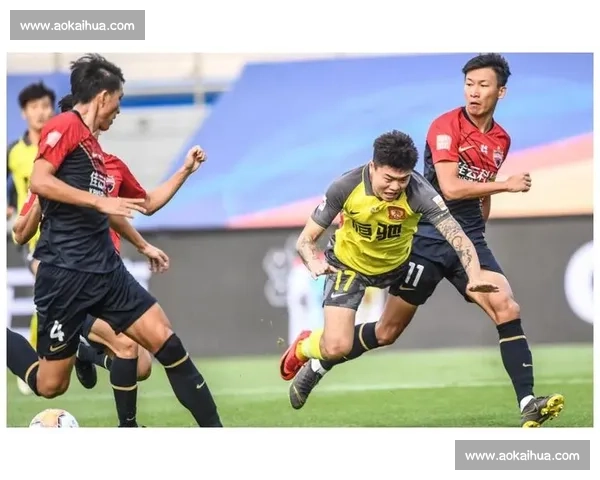 纳帅确认阵容微调 赛前密谈筑牢战术共识 纳帅确认阵容微调 赛前密谈筑牢战术共识